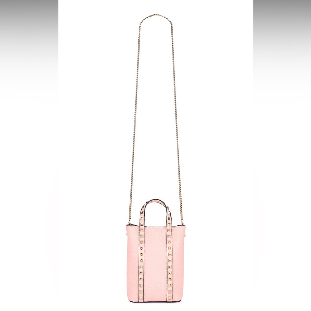 VALENTINO GARAVANI
Rockstud Pouch
Color: Rose Couture - Picture 15 of 15